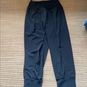 Black lululemon 3/4 joggers